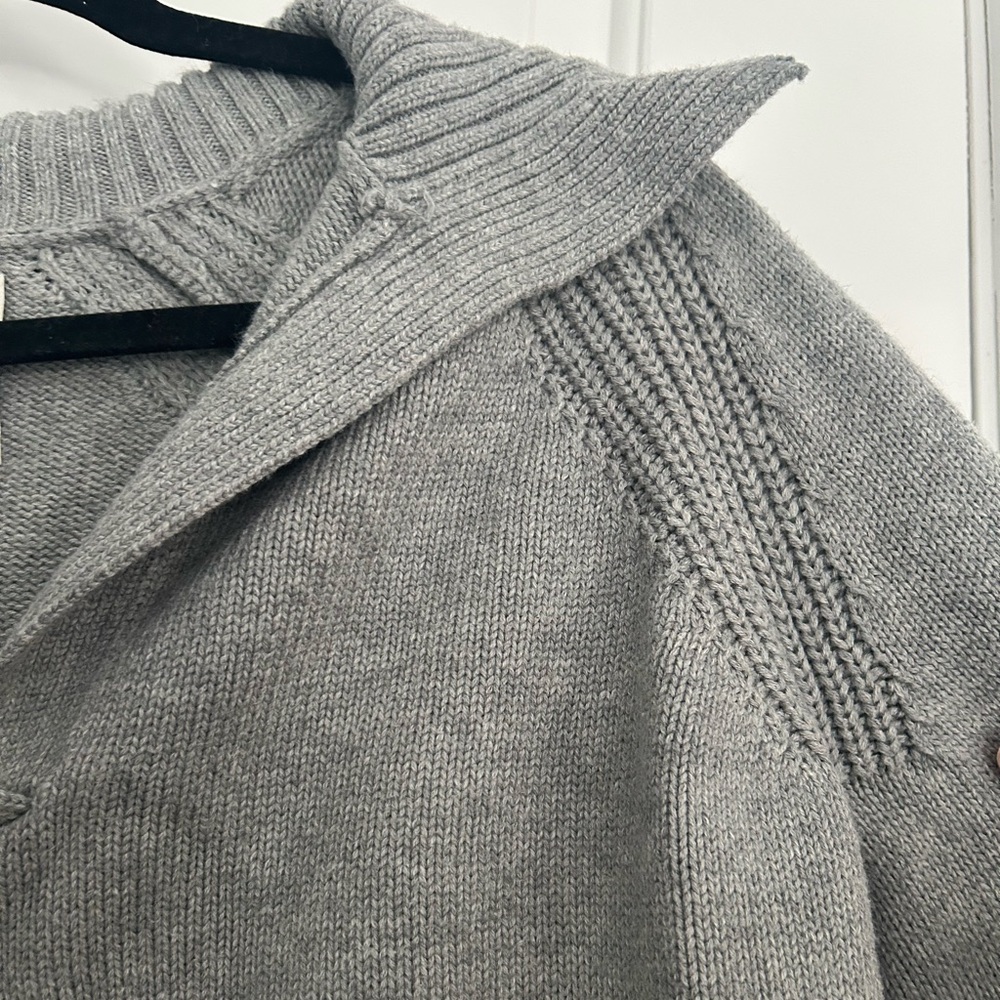 Abercrombie Gray Collar Sweater - Picture 4 of 4